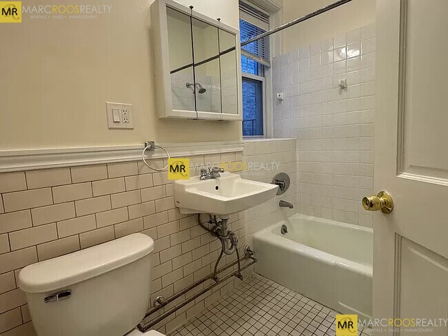 Foto del edificio - 27 Park Dr