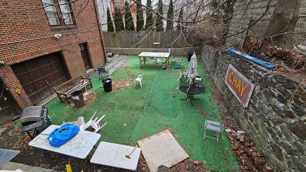 Primary Photo - MASSIVE Single Family House Close To Bosto...