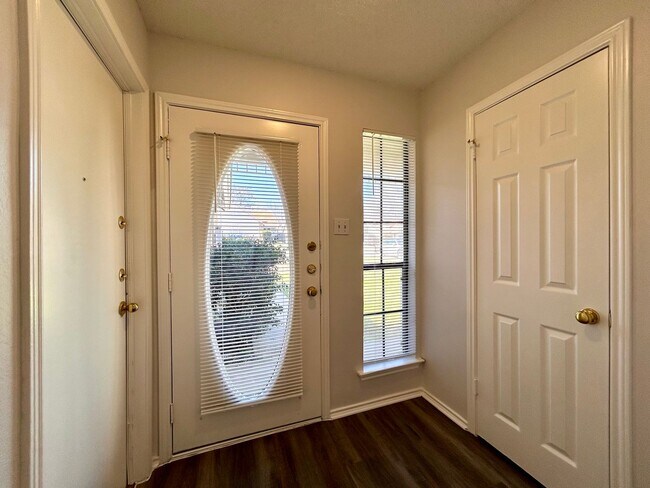 Foto del edificio - 9315 Kempler Dr