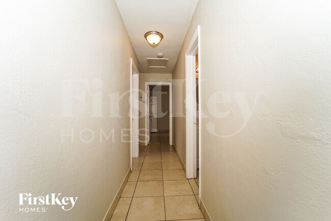 Foto del edificio - 1941 SW 38th Ave