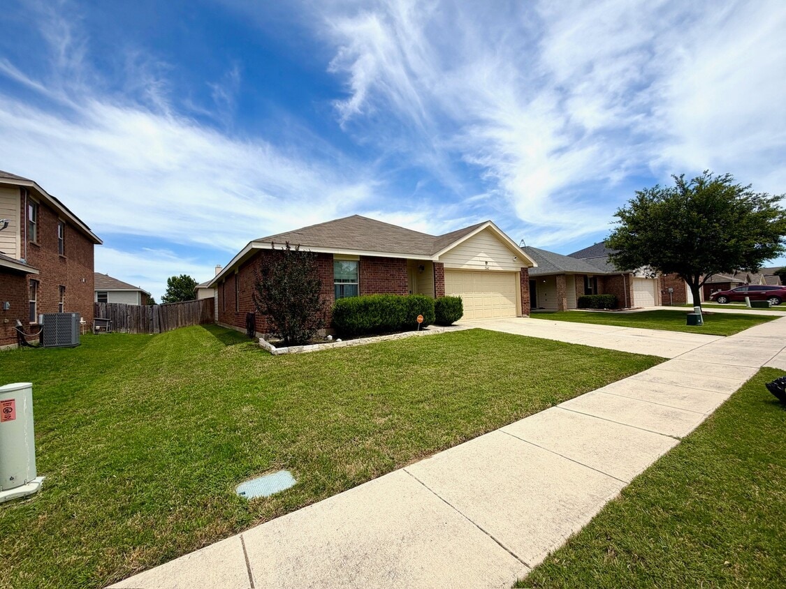 Photo - 12642 Forest Lawn Rd (Rhome, TX)