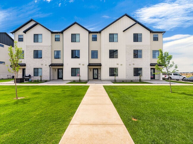 Building Photo - Beautiful Fully Furnished New Build in Salem – 4 Bed, 3 Bath Corner Home!