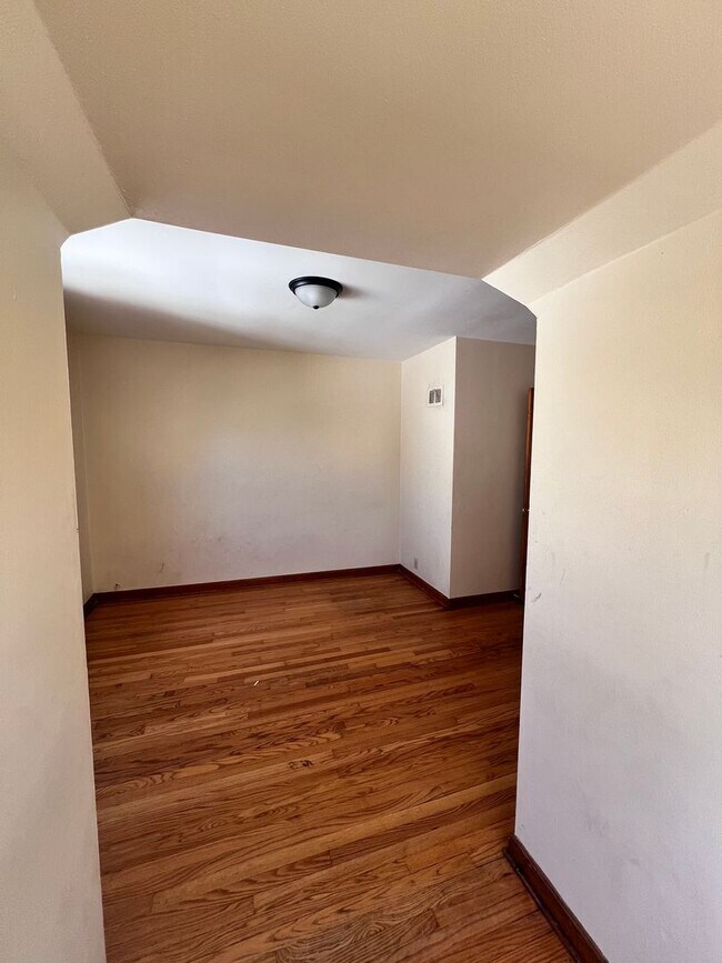 Building Photo - 5864 N 42nd St