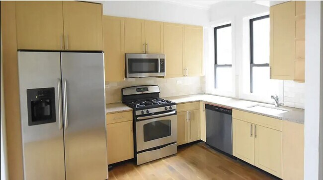 Building Photo - 6 W 107th St