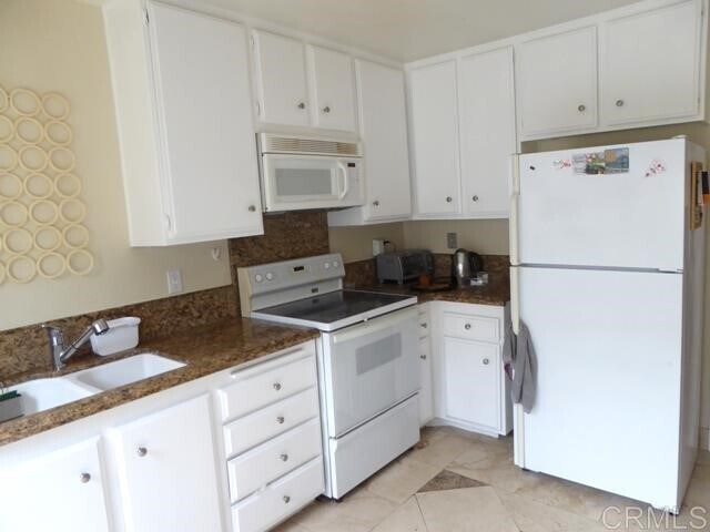 Building Photo - 3270 Caminito Eastbluff