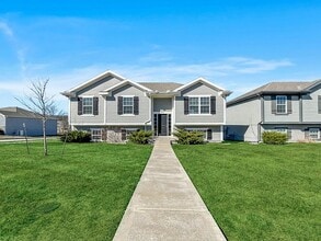 Building Photo - 200 Ramblewood Dr