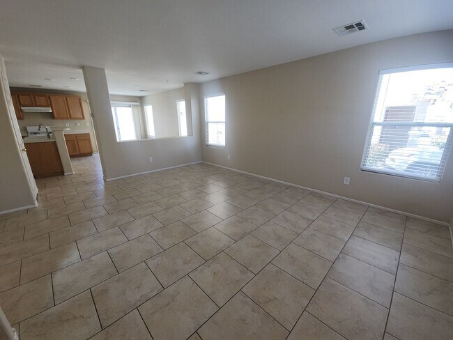 Building Photo - Spacious 2 Story home close to 215 Freeway!