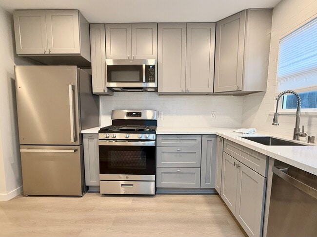 Building Photo - 467 36th St