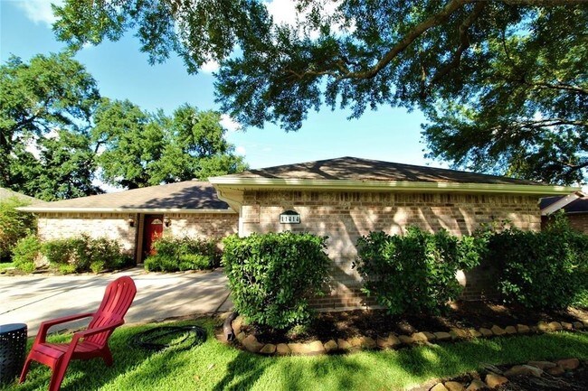 Foto del edificio - 11414 Loyola Dr