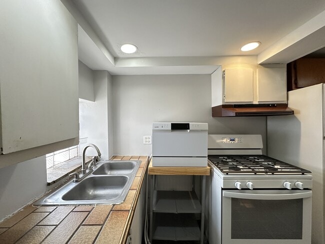 Foto del edificio - 2341 N Leavitt St