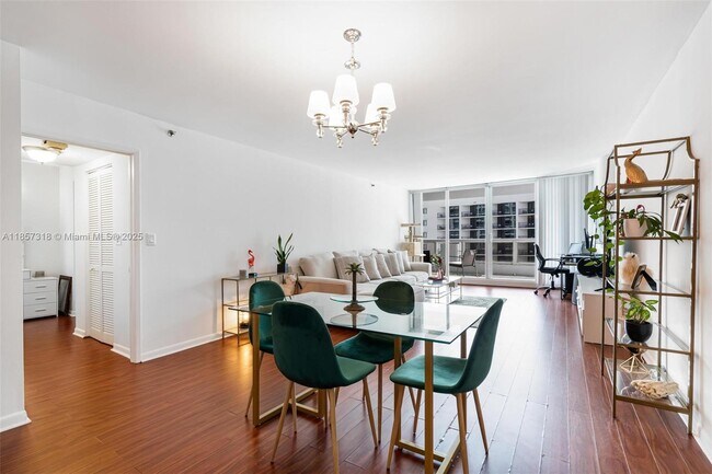Foto del edificio - 1717 N Bayshore Dr