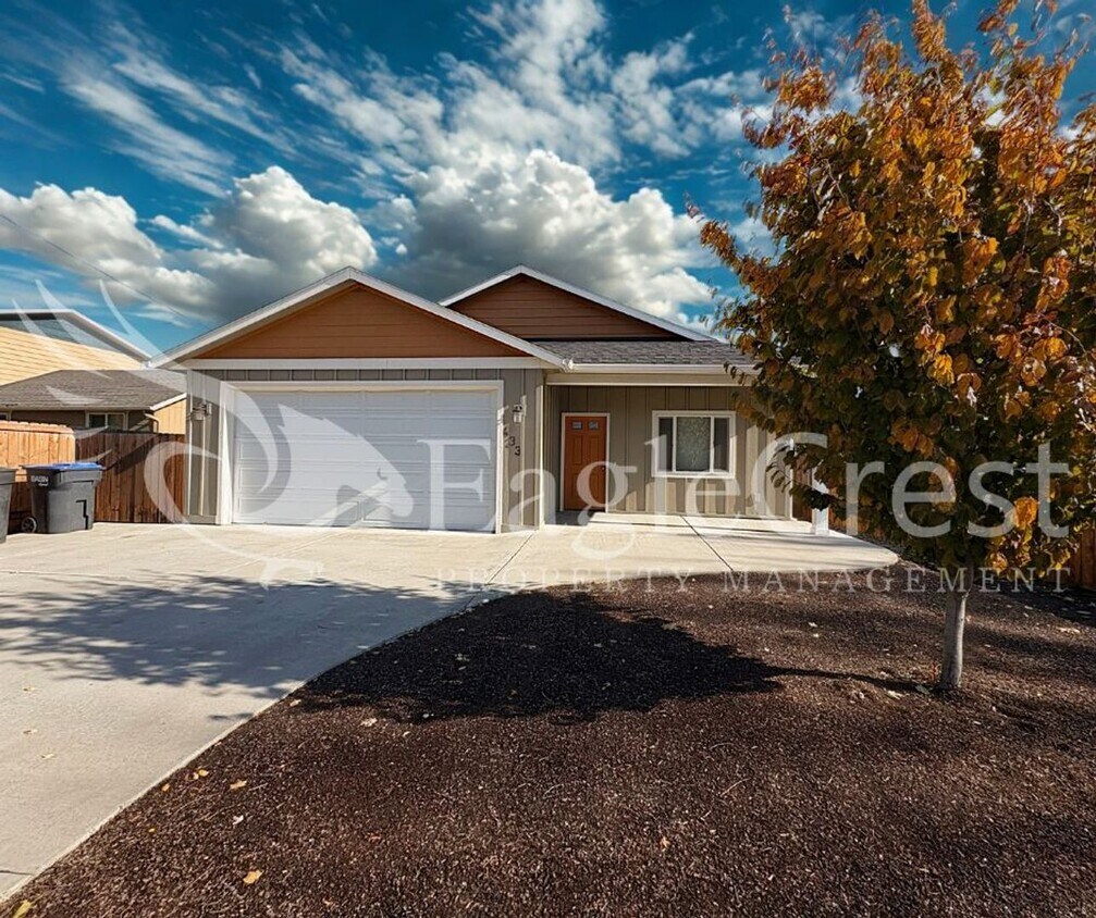 Foto principal - Three Bedroom, Two Bathroom Home in Eastgate