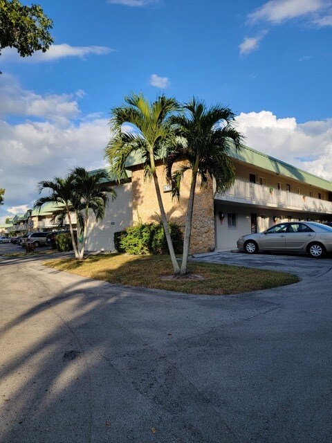 Foto principal - 6731 Winkler Rd