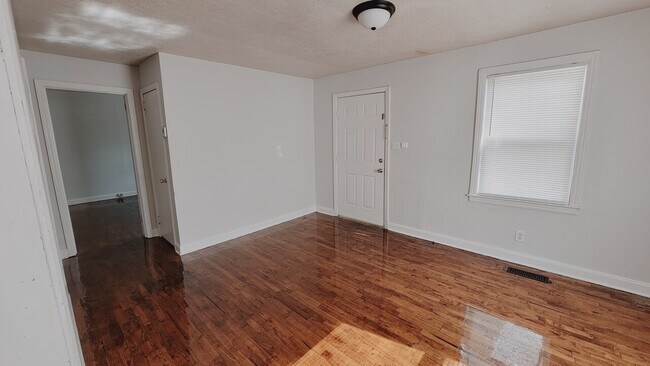 Building Photo - 240 Whispering Pines Ter