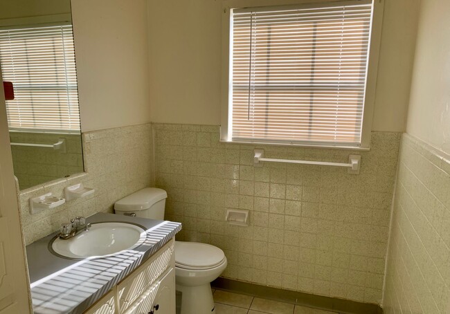 Foto del edificio - 2 Bedroom, 1.5 Bathroom Duplex Townhome fo...