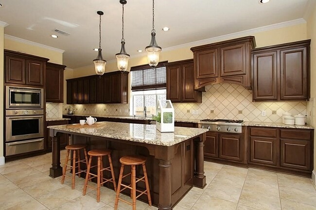 Building Photo - 25707 Pierrmont Ct