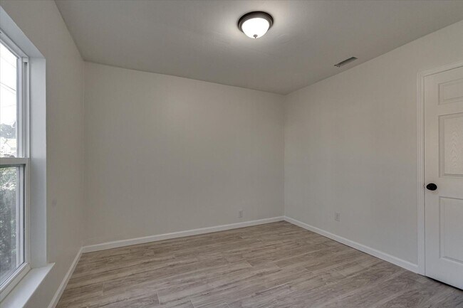 Foto del edificio - 3BR / 1BA Home for Rent $1750/month — Comfortable Living in Chattanooga