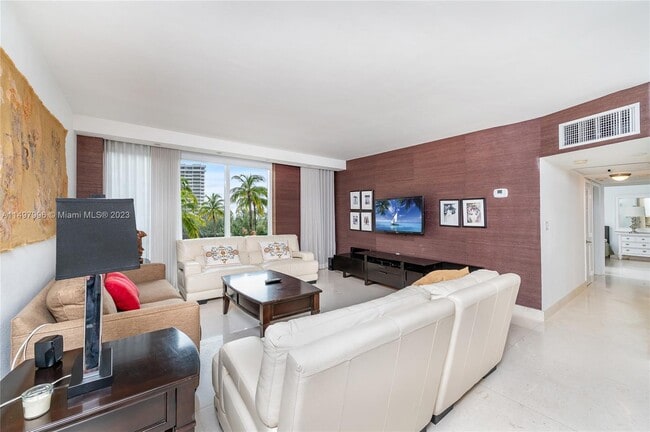 Building Photo - 10275 Collins Ave