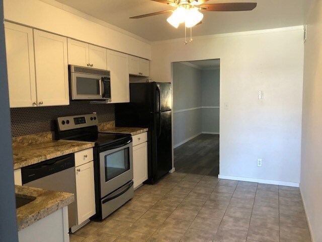 Kitchen - 4426 N 28th St