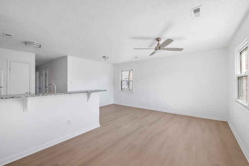 Foto principal - 1436 W 27th St