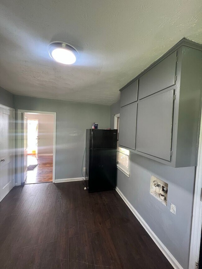 Building Photo - 217 Munson Dr