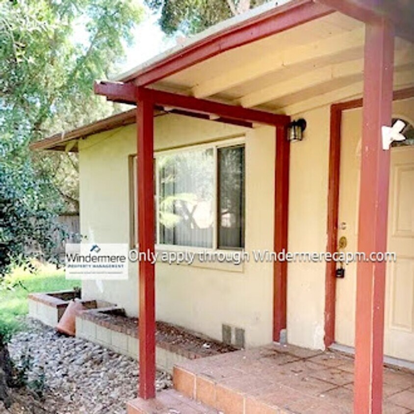 Foto principal - Spacious Halfplex in Carmichael - Availabl...
