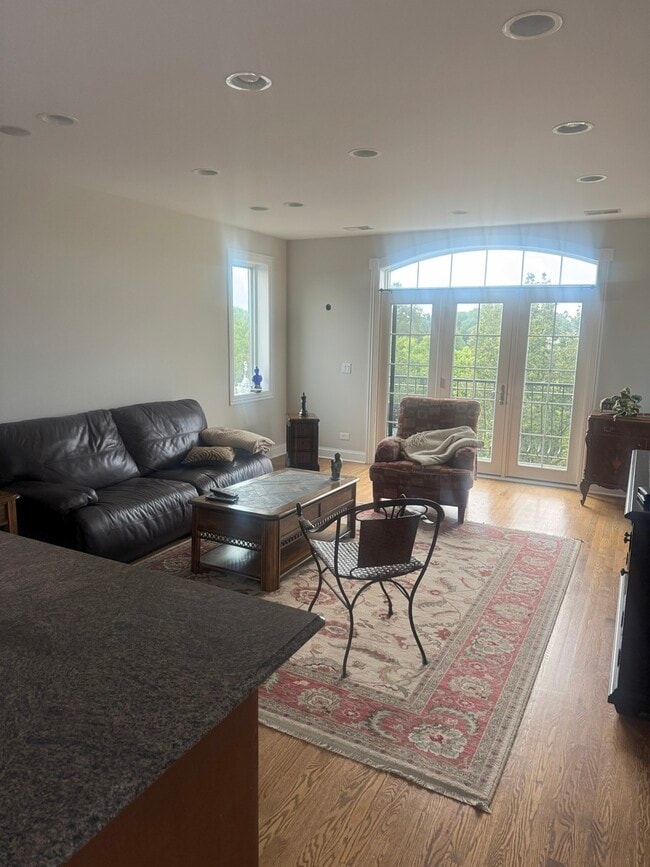 Foto del edificio - 5454 W Higgins Ave