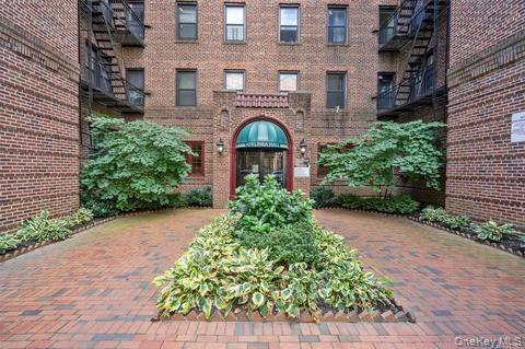 Building Photo - 89-10 35th Ave