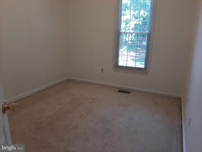 Building Photo - 6 Hiddencreek Ct