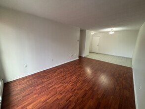 Building Photo - 225 Old Carriage Dr