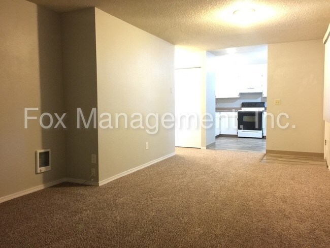 Building Photo - 17726 NE Glisan St