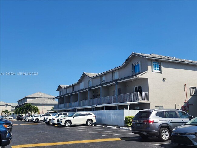 Foto del edificio - 8360 NW 103rd St