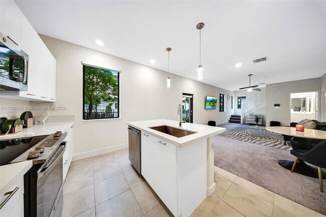 Foto del edificio - 4707 NW 83rd St