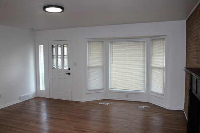 Building Photo - Move in Special - 4 Bedroom and 3 full bat...