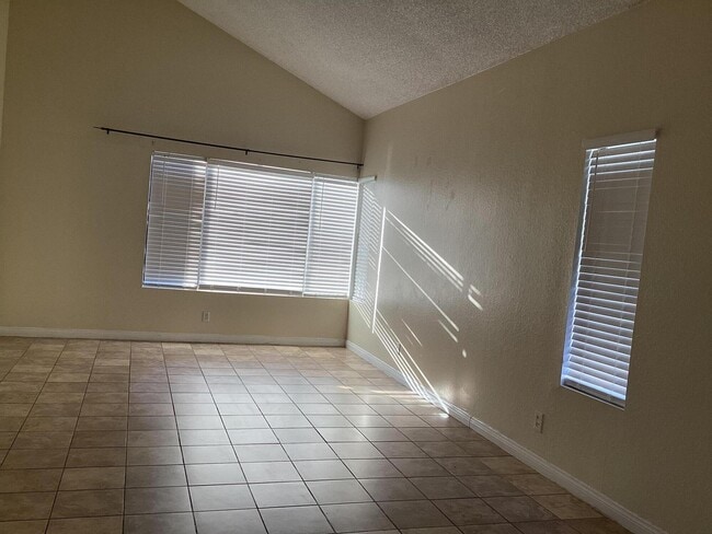 Building Photo - 36818 Little Leaf Dr