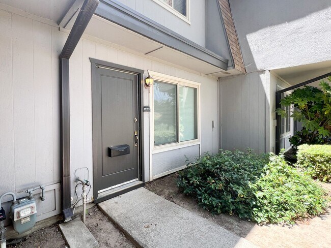 Foto del edificio - Riverfront Condo! 2 Bedroom, 1½ Bath