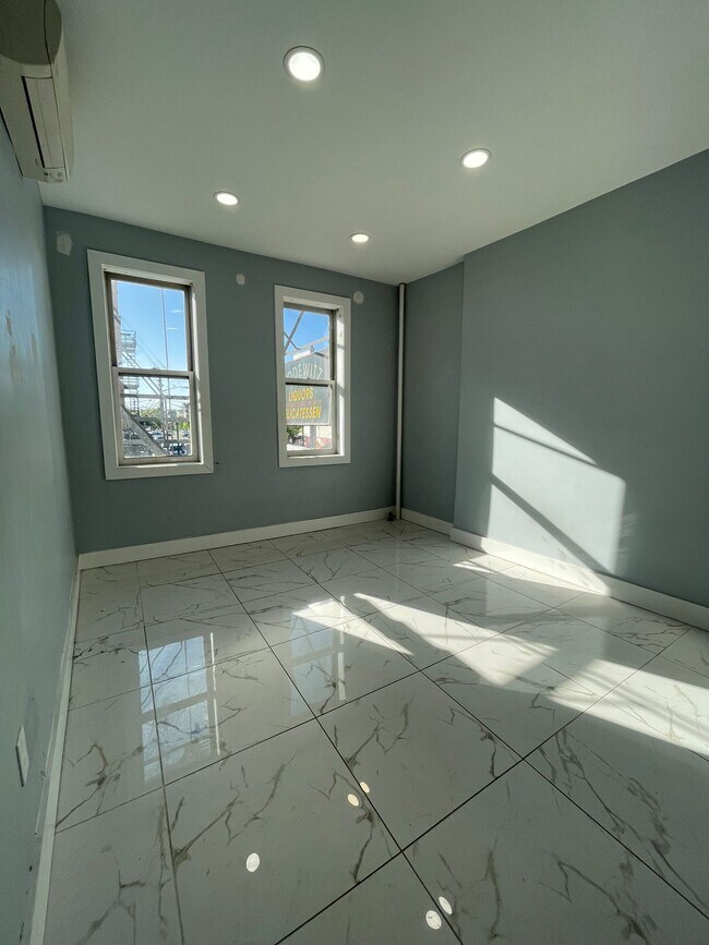 Unit 1 - 400 Central Ave