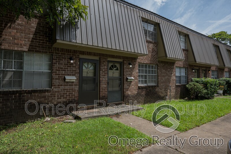Primary Photo - 2703 Hackberry Rd