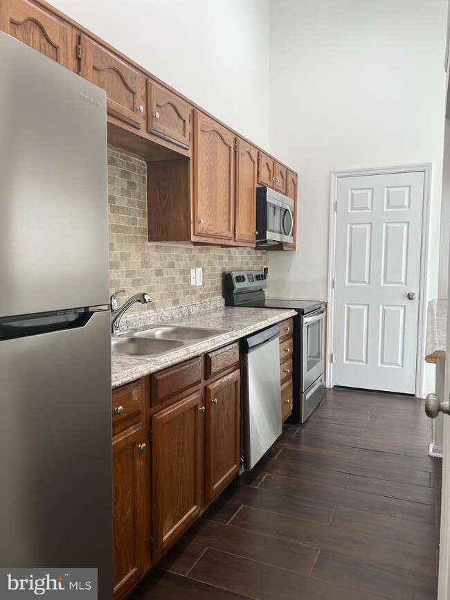 Building Photo - 905 Swallow Crest Ct
