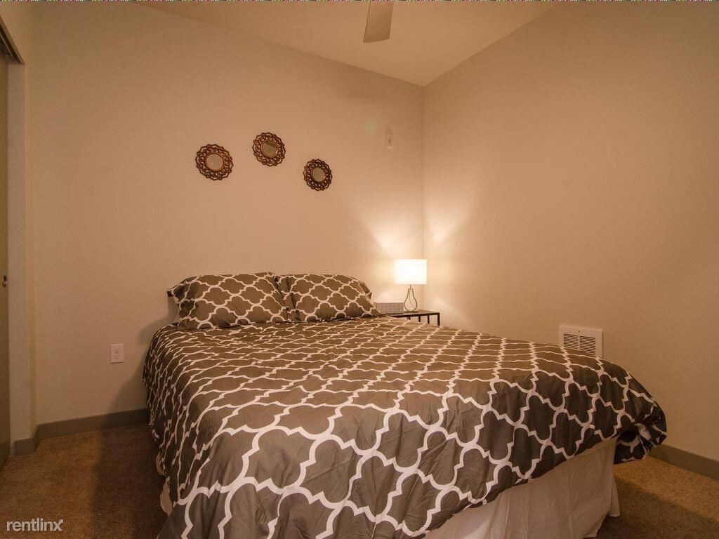 1 br, 1 bath - 302 E Houston St - 1 br, 1 bath  - 302 E Houston St