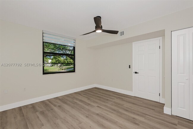 Foto del edificio - 1709 Whitehall Dr