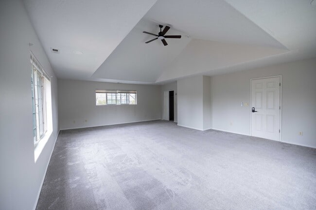 Building Photo - 401 S Main St