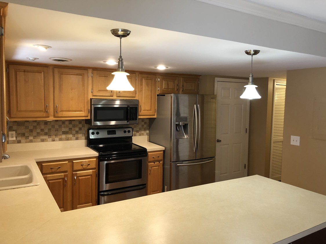Kitchen has 2 pantries - 190 Lake Chateau Dr