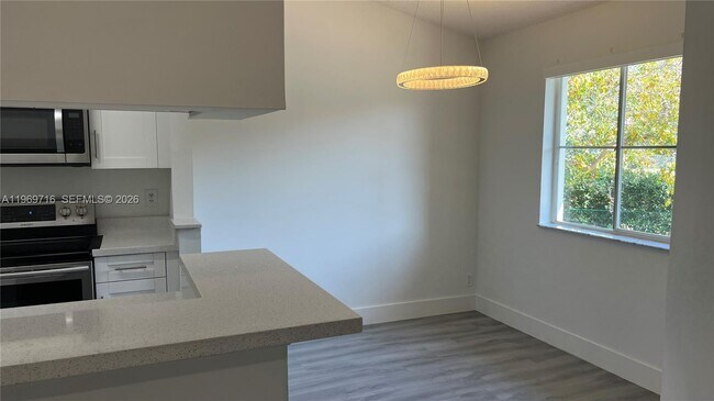 Foto del edificio - 9811 Westview Dr