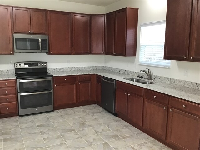 Building Photo - 635 Prospector Dr