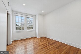 Building Photo - 334 Lombard St