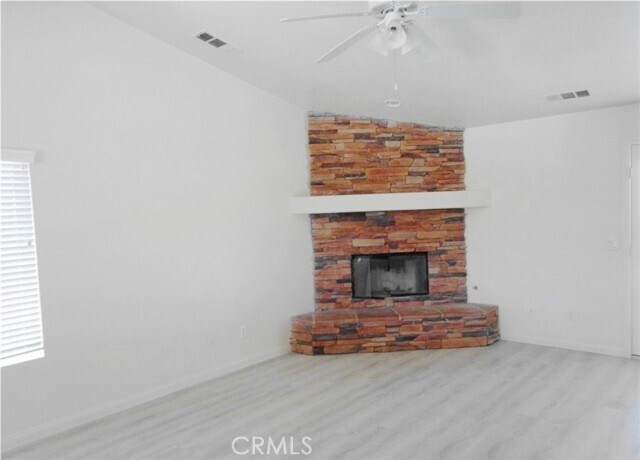 Foto del edificio - 15930 Oak Ct