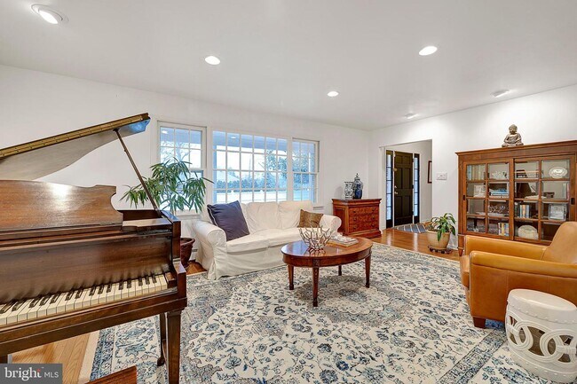 Foto del edificio - 306 S Providence Rd