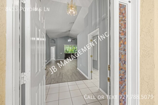 Building Photo - 8433 Poydras Ln