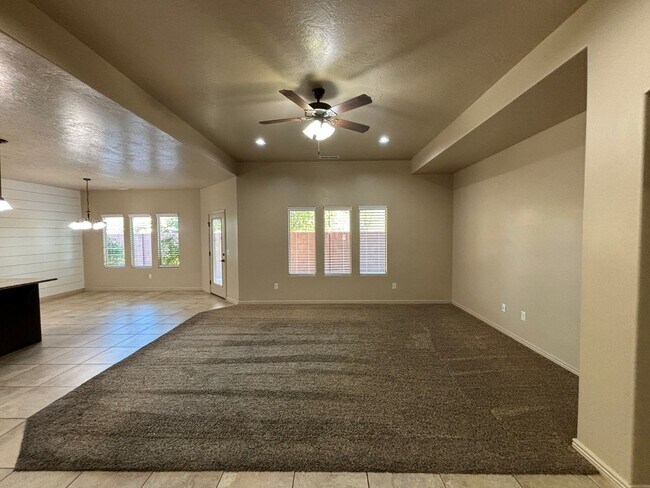 Building Photo - Beautiful Home In Cottam Fields!